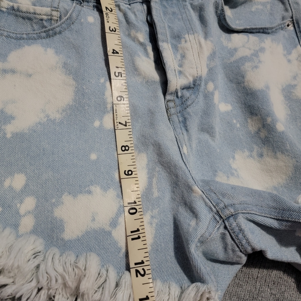 Wild Fable hi rise bleached, blue button fly, frayed hem shorts size 4 Worn once - Picture 8 of 8